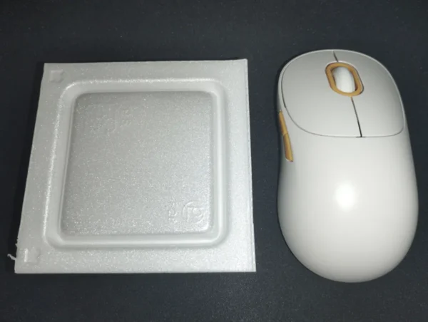 納豆パックより少し縦長なXiaomiのマウス